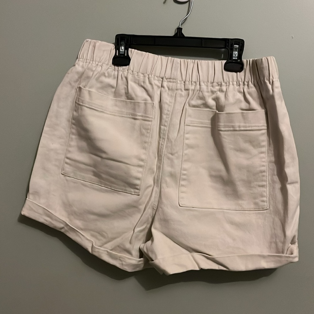 Khaki Shorts With Drawstring - Picture 2 of 3
